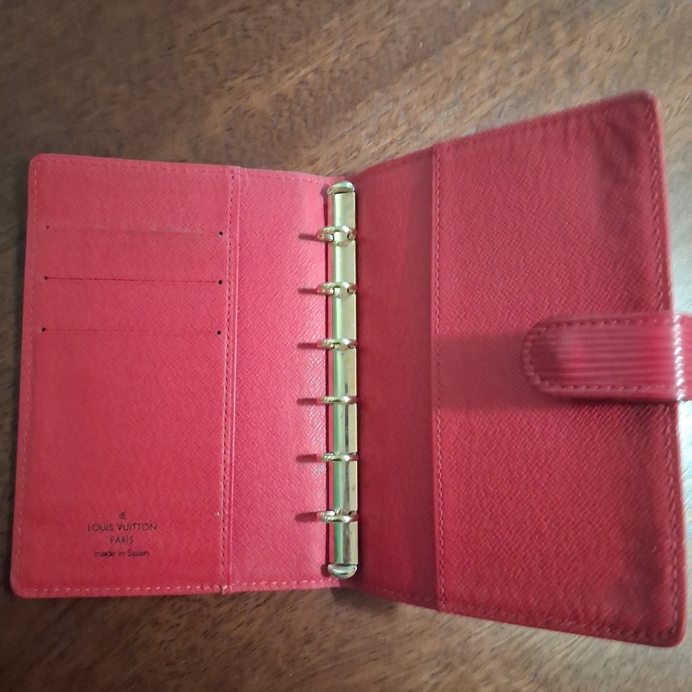 Red Textured Wallet - Picture 4 of 15